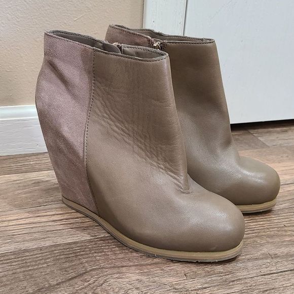 dv wedge booties